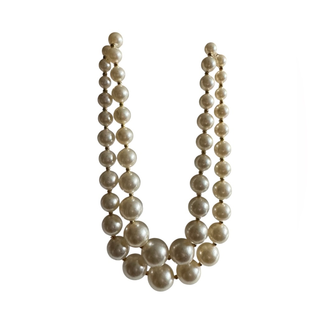 Elegant faux Pearl Necklace with a touch of gold